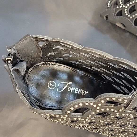 BRAND NEW FOREVER STUDDED CUT OUT DETAILS GLADIATOR SANDAL - Picture 15 of 16